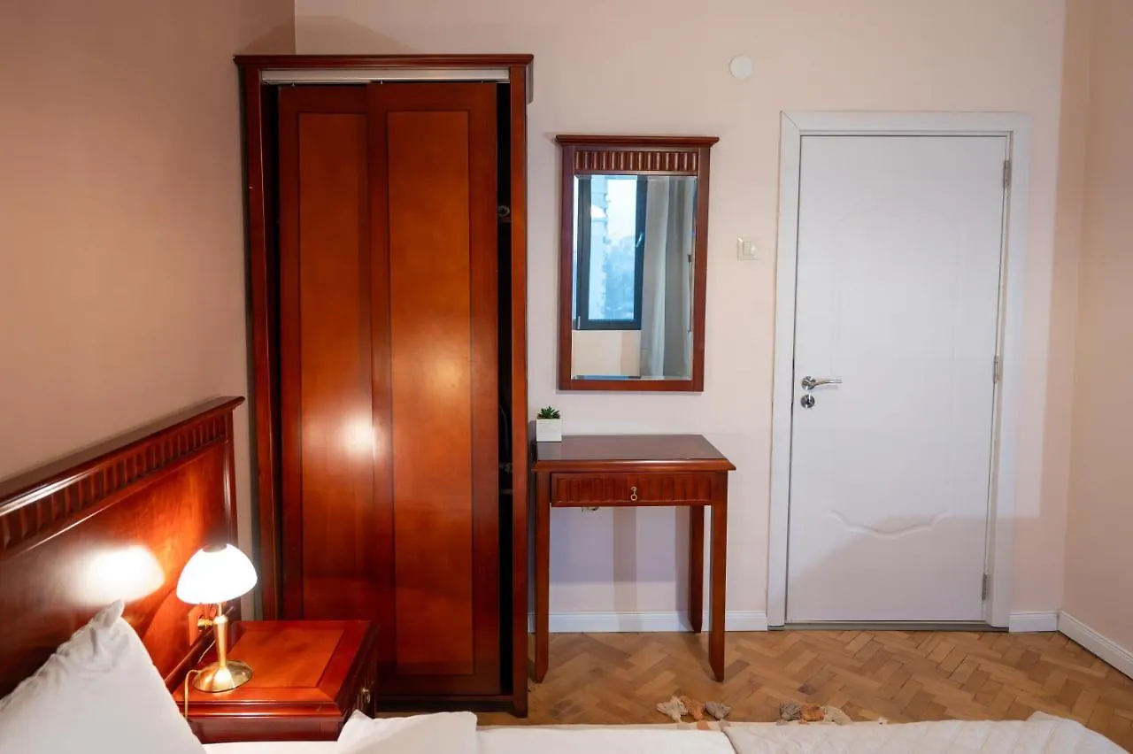Spacious 1Bdr Apartment Near City Center 소피아 0*,  불가리아